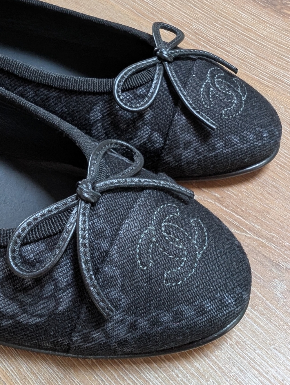 CHANEL Black Denim CC Bow Ballet Flats - Picture 6 of 10